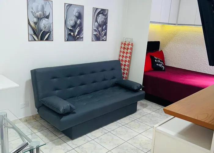 Sala living em prédio Familiar na Av da Praia